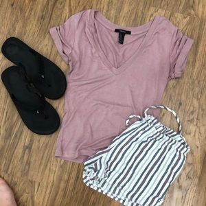 🌻3/$10 Basic Mauve V Neck